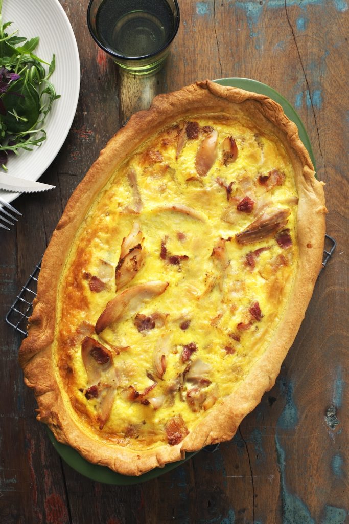 Paj med kyckling, bacon och curryfyllning