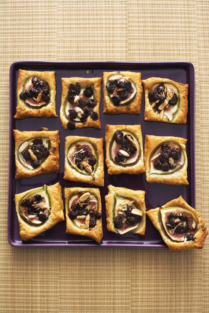 Smördegstratletter med fikon, choklad och nötter