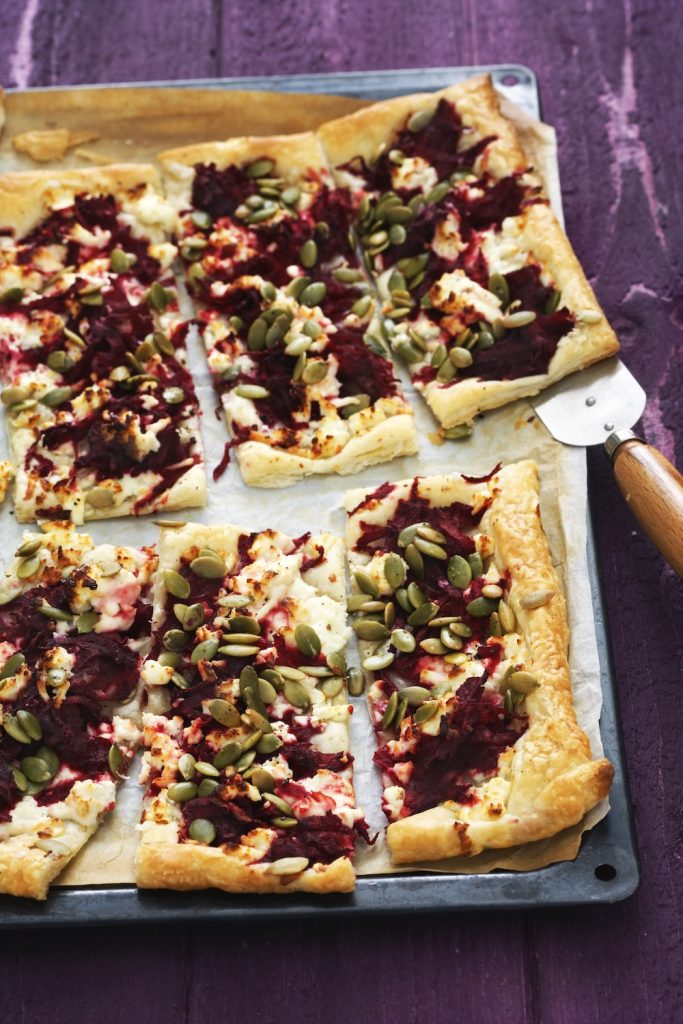 Smördeg med rödbeta, fårost och pumpafrön