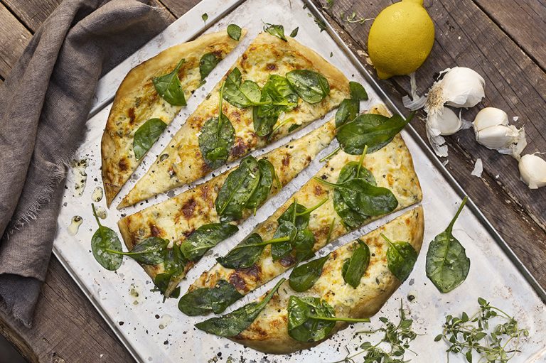 Vit pizza med spenat Pop Bakery From our hands to yours